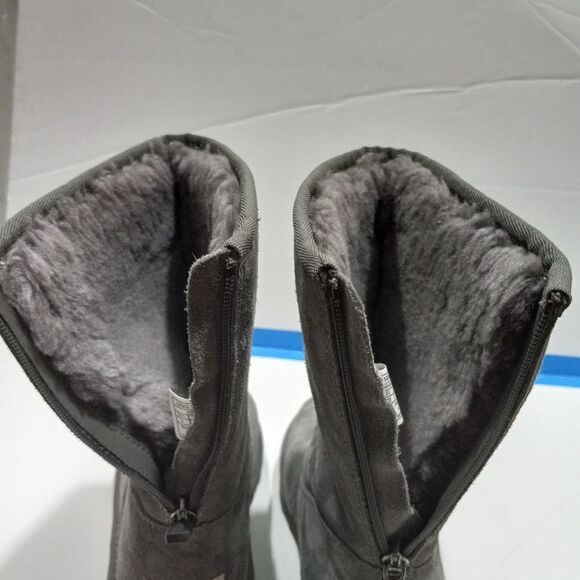 UGG Classic Short II - Picture 6 of 12